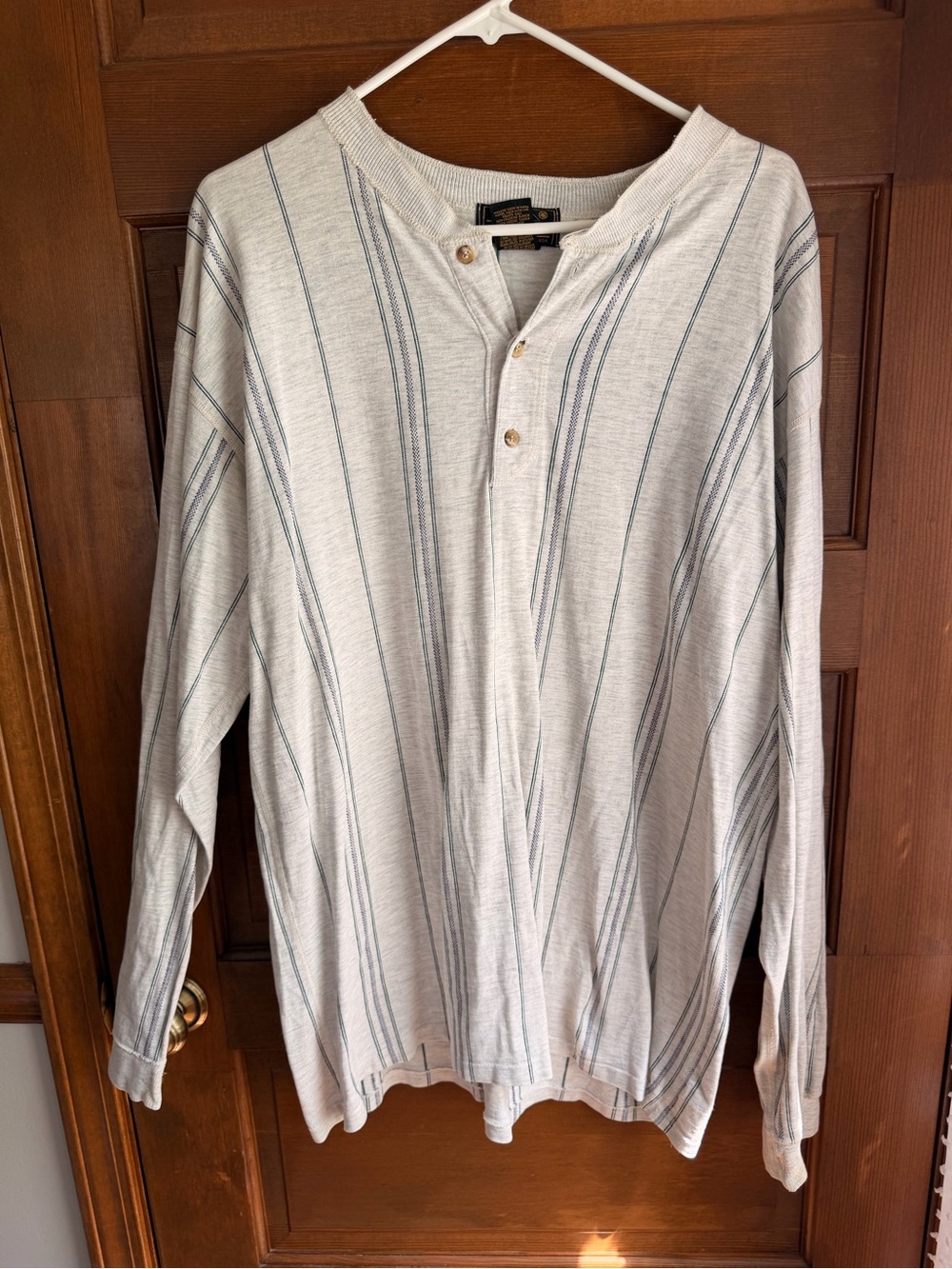 VINTAGE EDDIE BAUER LONG SLEEVE HENLEY
